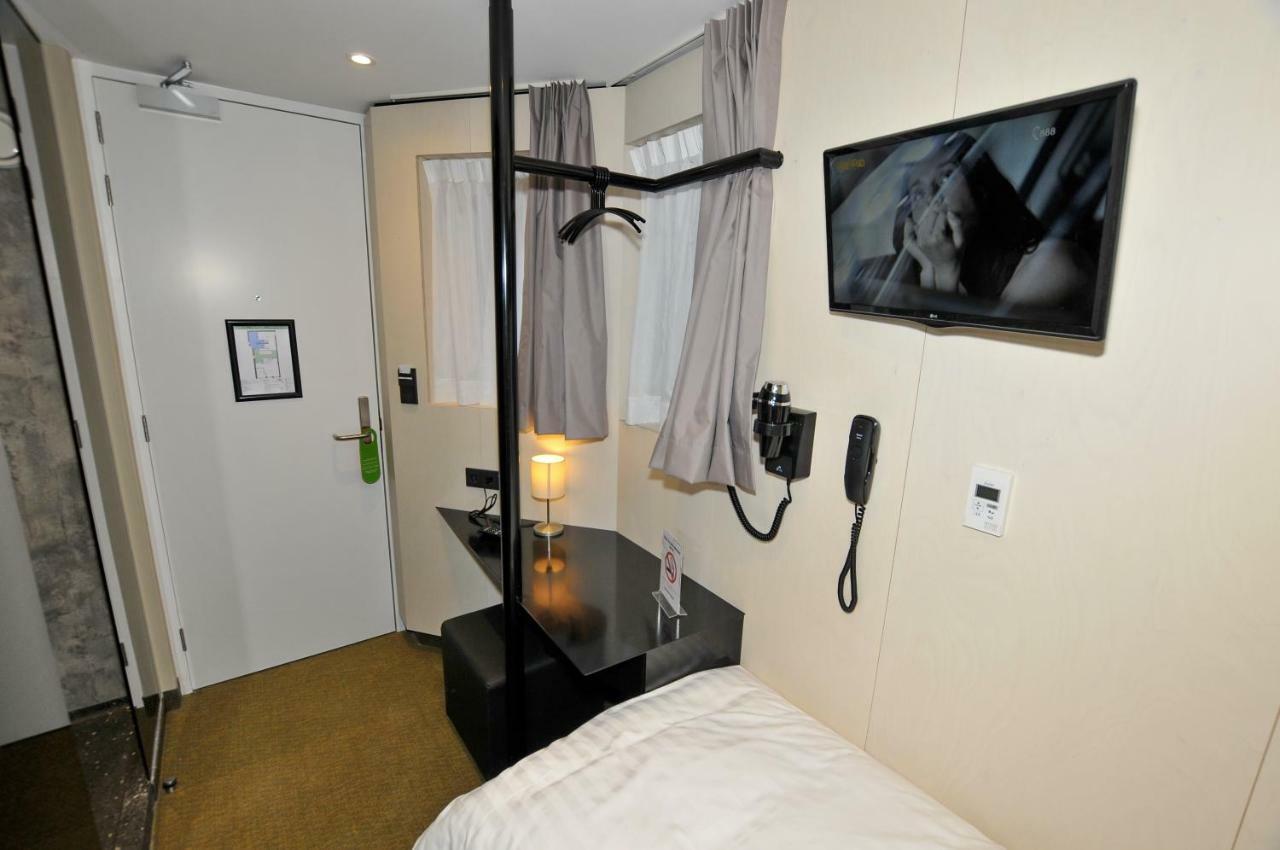 Single Room,813860699:JPEG