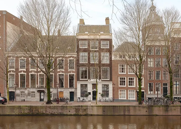 Family Hotel: Adam'S Canal House