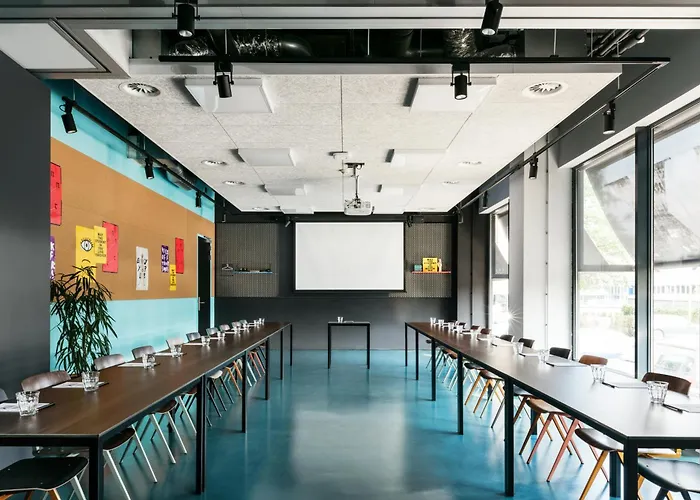Social Hub Amsterdam West 4 Star