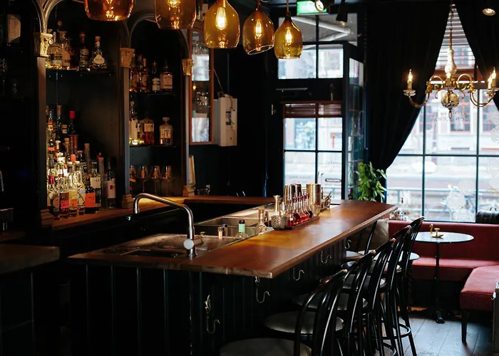 Rosalia'S Menagerie Cocktail Bar & Innupstairs