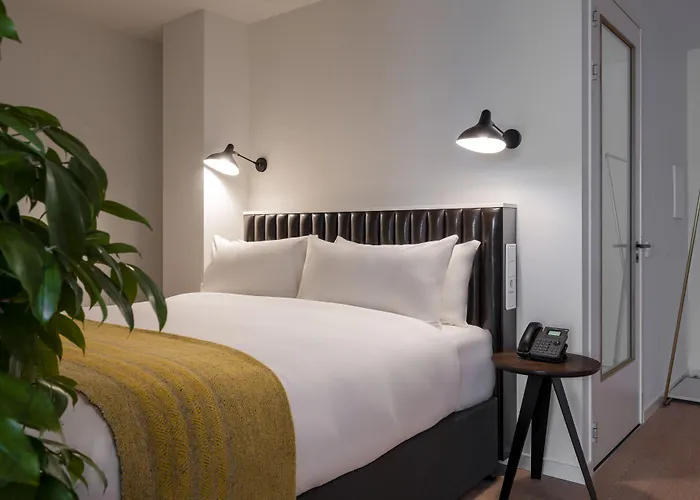  PREMIER SUITES